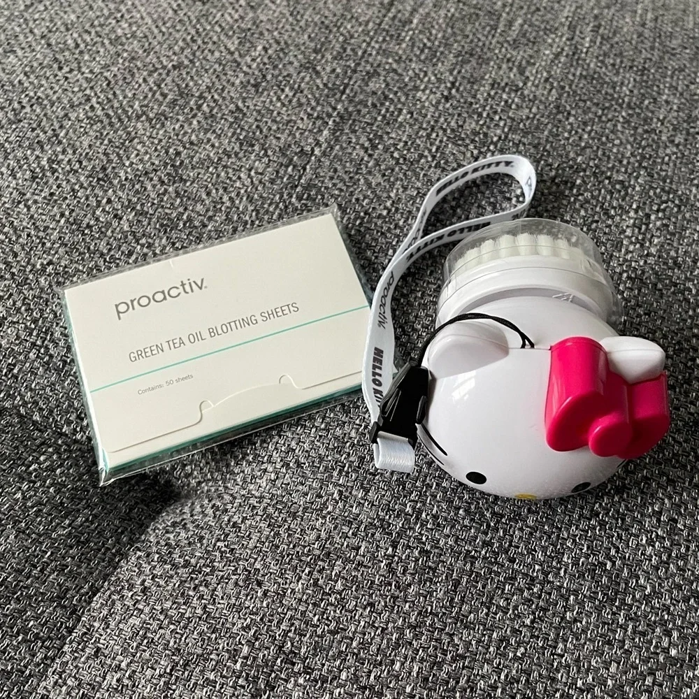 Free with purchase over $50
✨ Proactiv Hello Kitty face wash brush ✨ - Picture 2 of 3